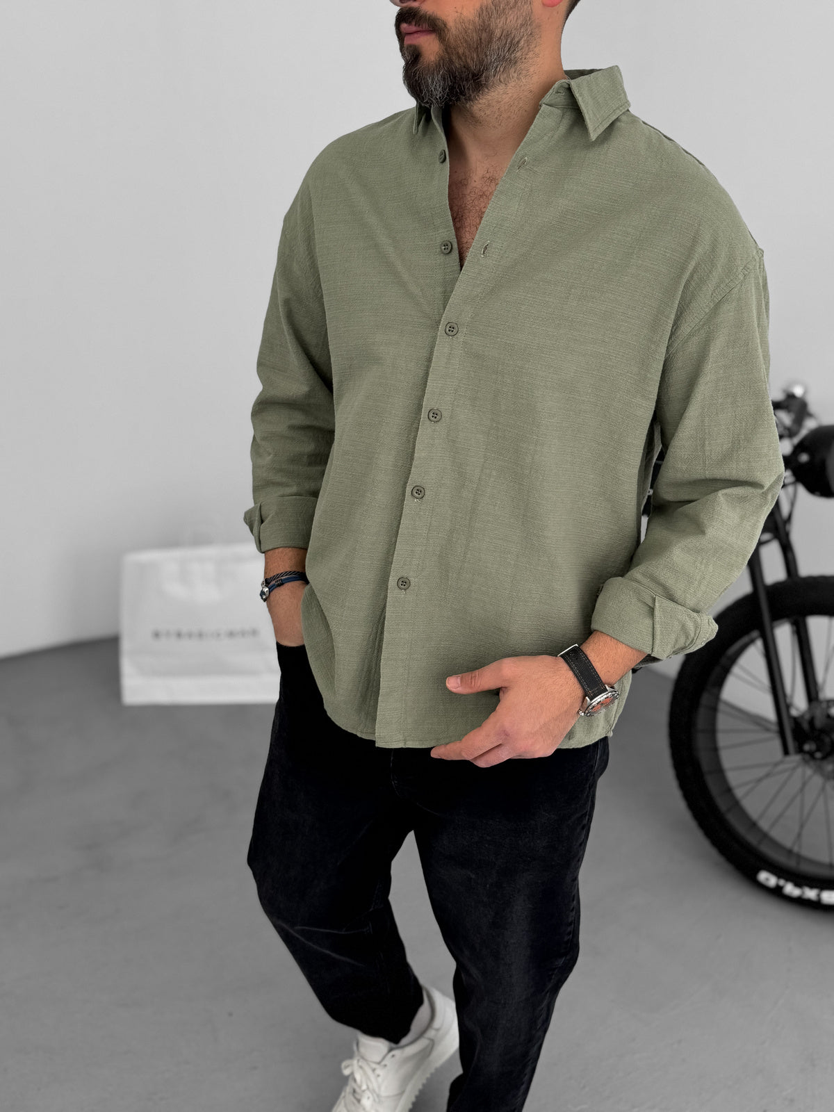LINEN SHIRT • NAVY GREEN