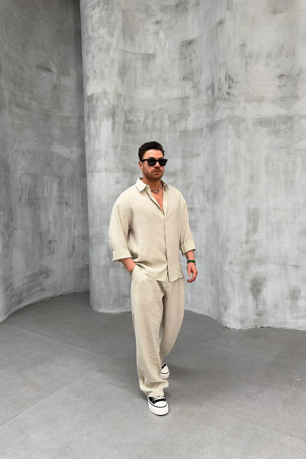 PLEATED PANTS WITH TENS FABRIC SET • CREAM