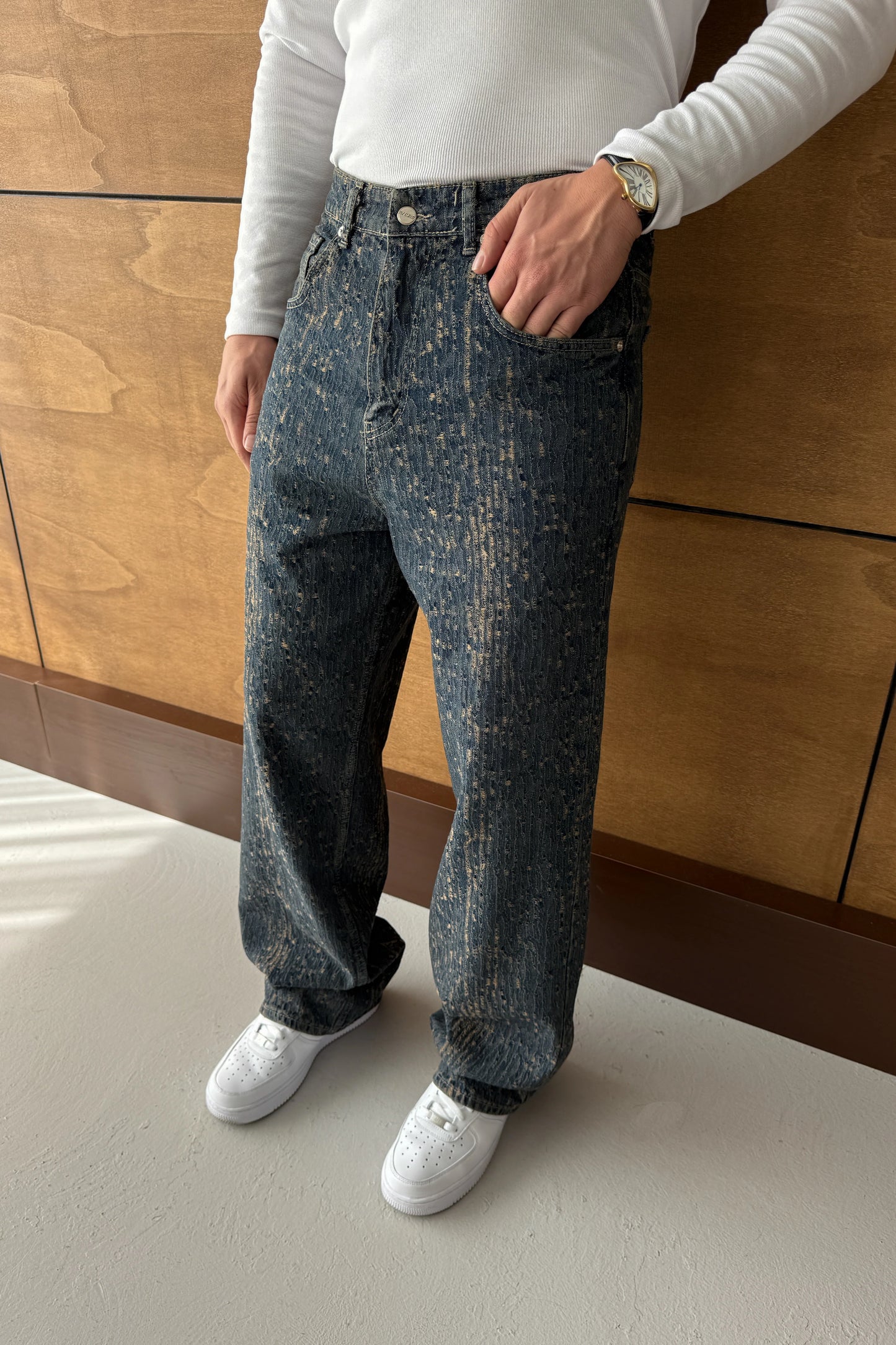 BAGGY LOOSE CUT EMBROIDERED JEANS