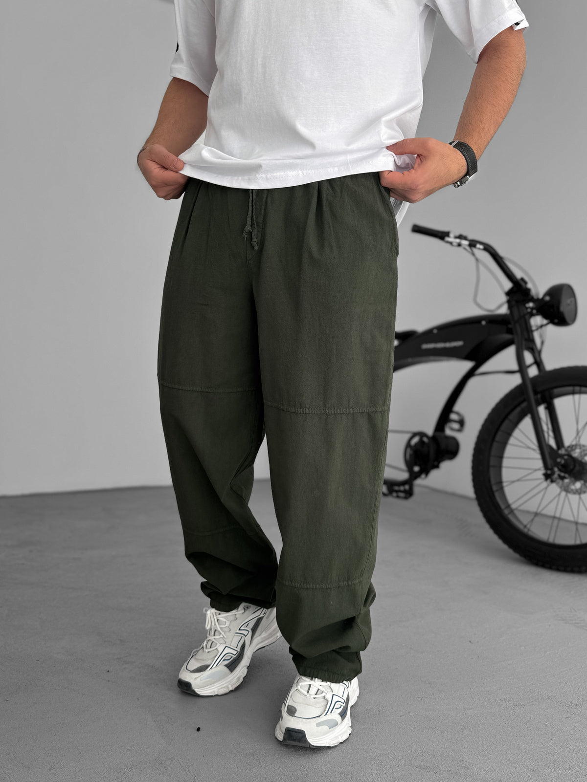 Comfortable Baggy Pants with Khaki Stitching