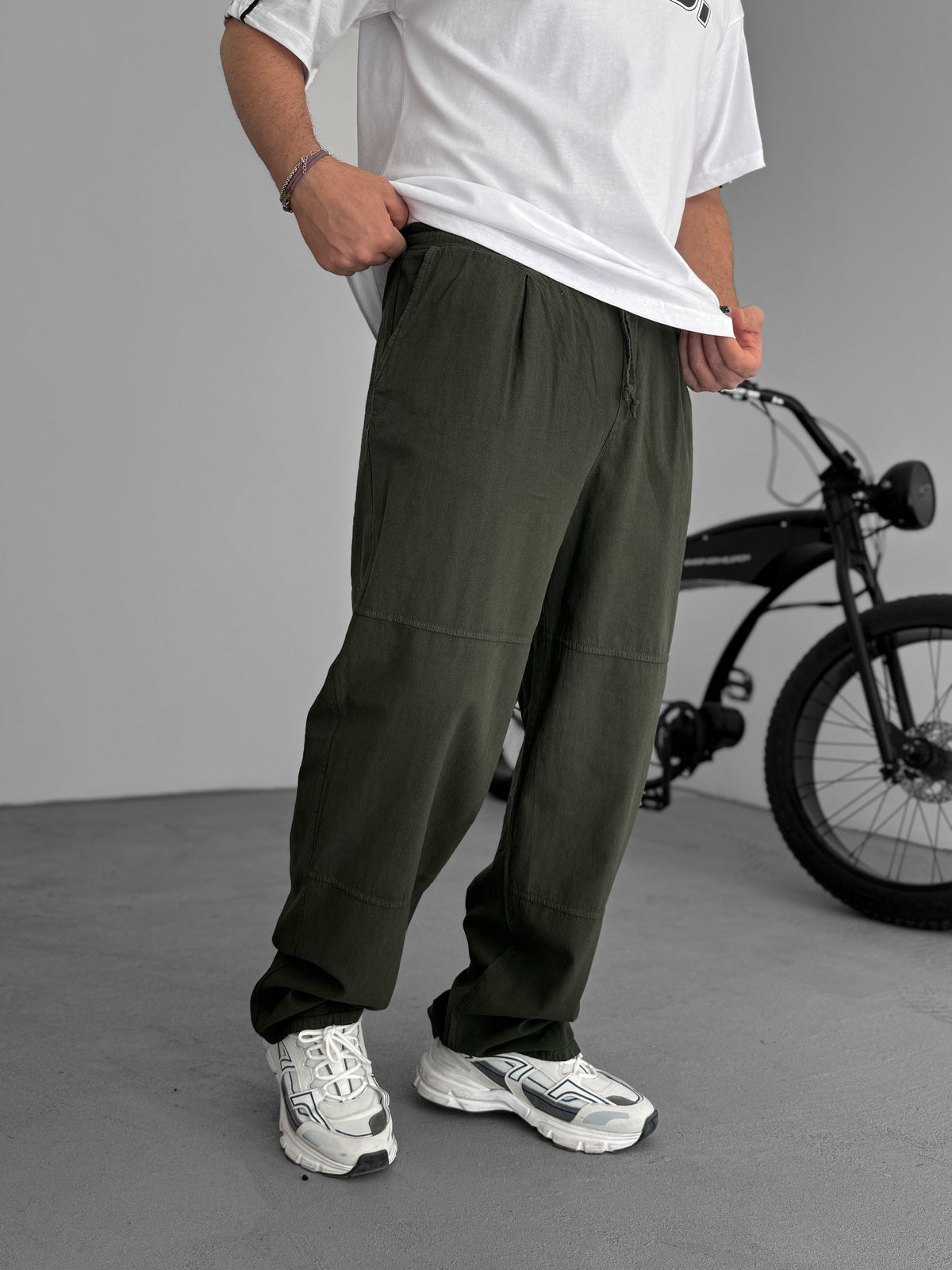Comfortable Baggy Pants with Khaki Stitching