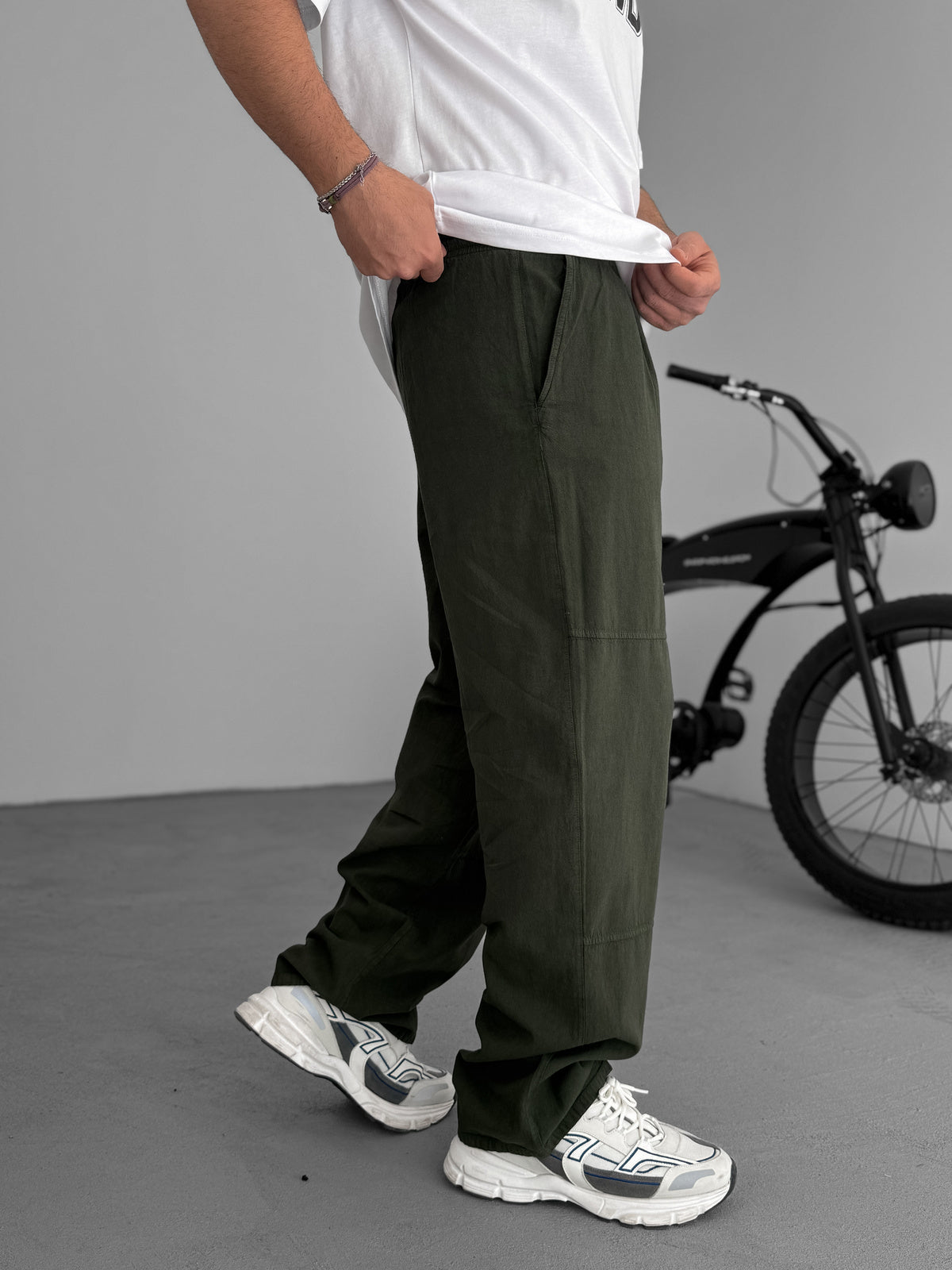 Comfortable Baggy Pants with Khaki Stitching
