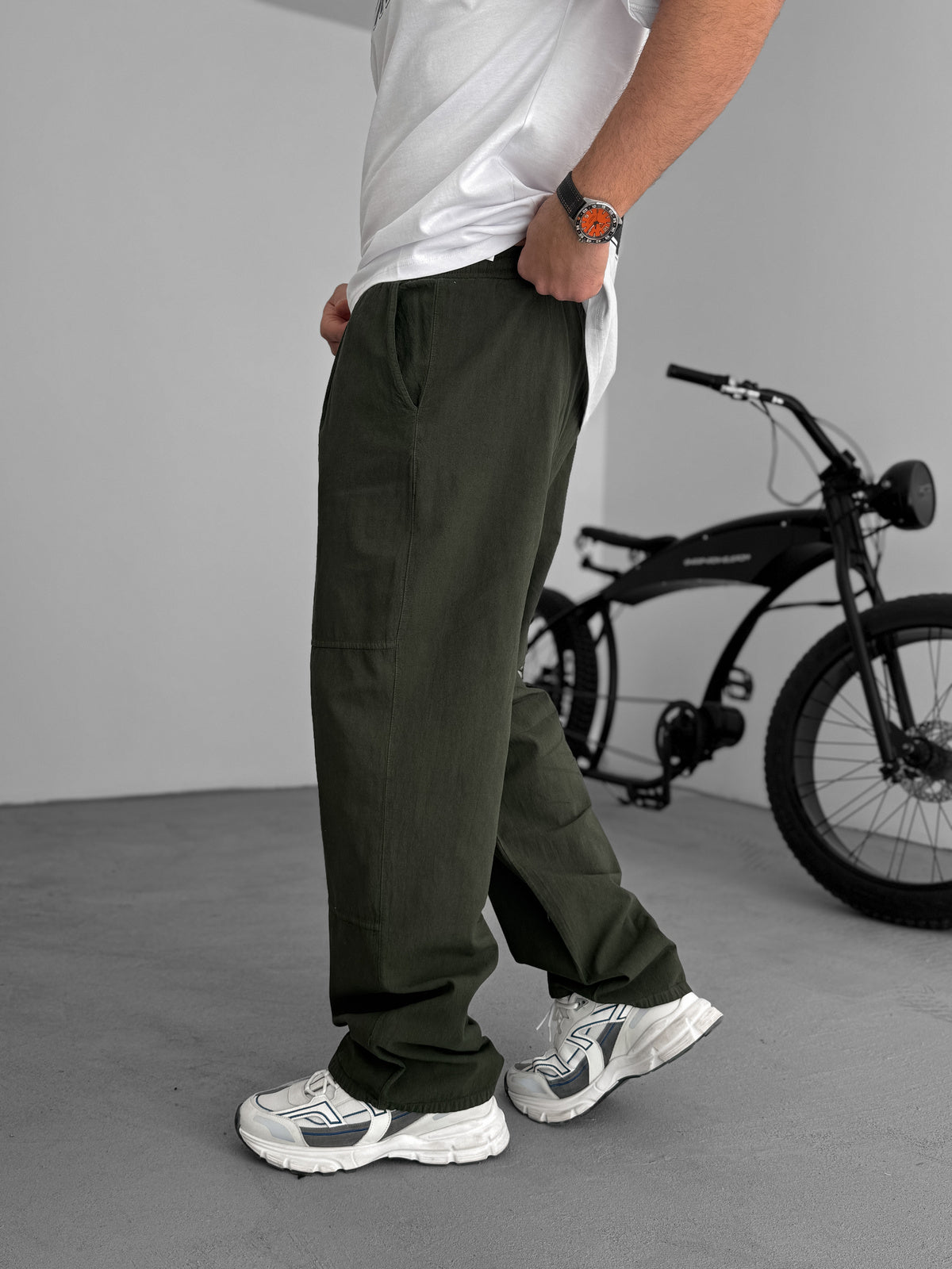 Comfortable Baggy Pants with Khaki Stitching
