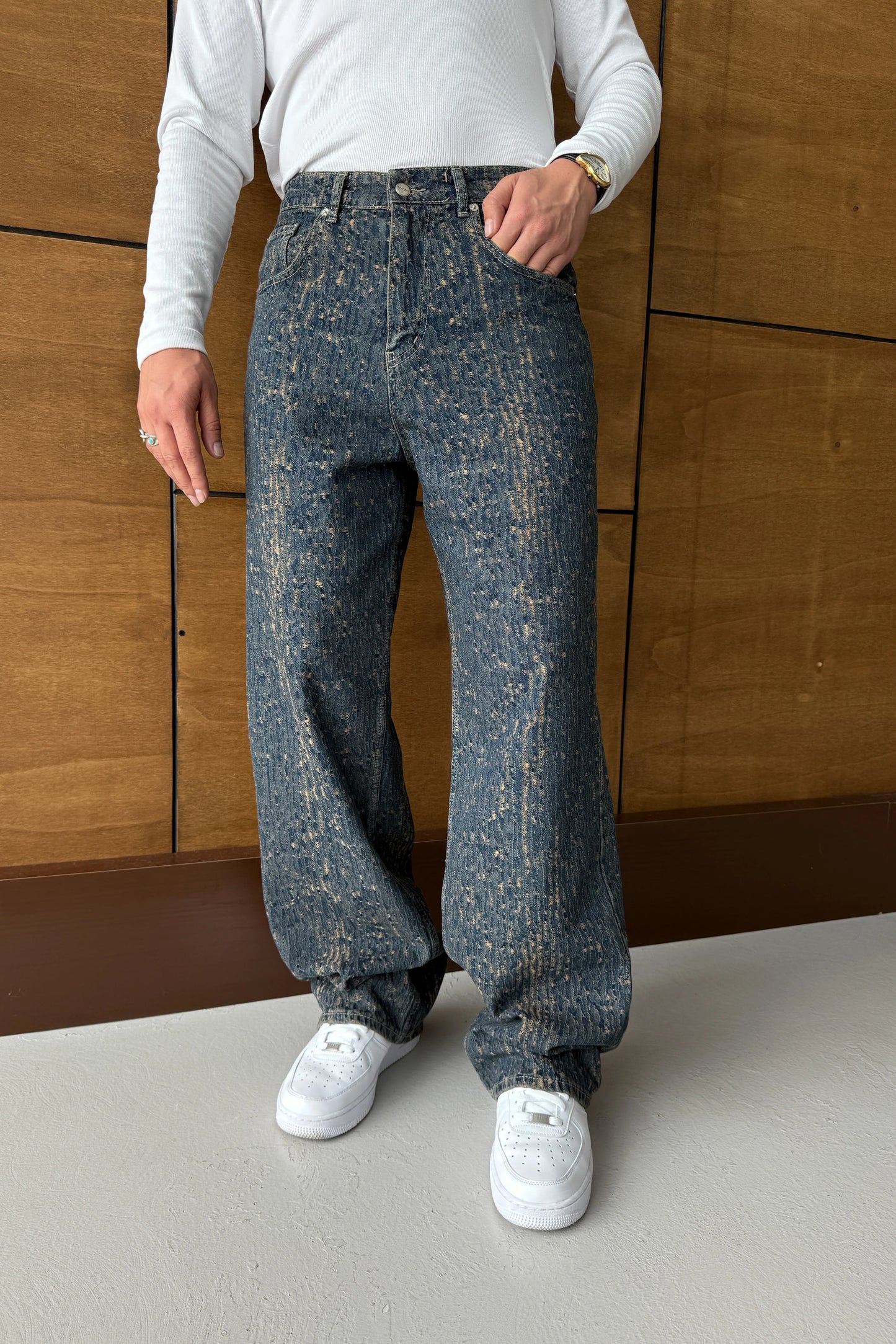 BAGGY LOOSE CUT EMBROIDERED JEANS