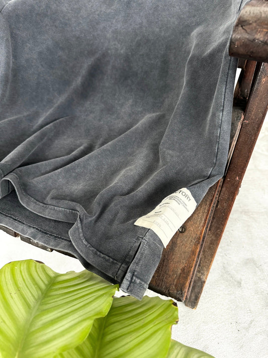 WASHED TWO THREAD SLITTLE DETAILED T-SHIRT • ANTHRACITE