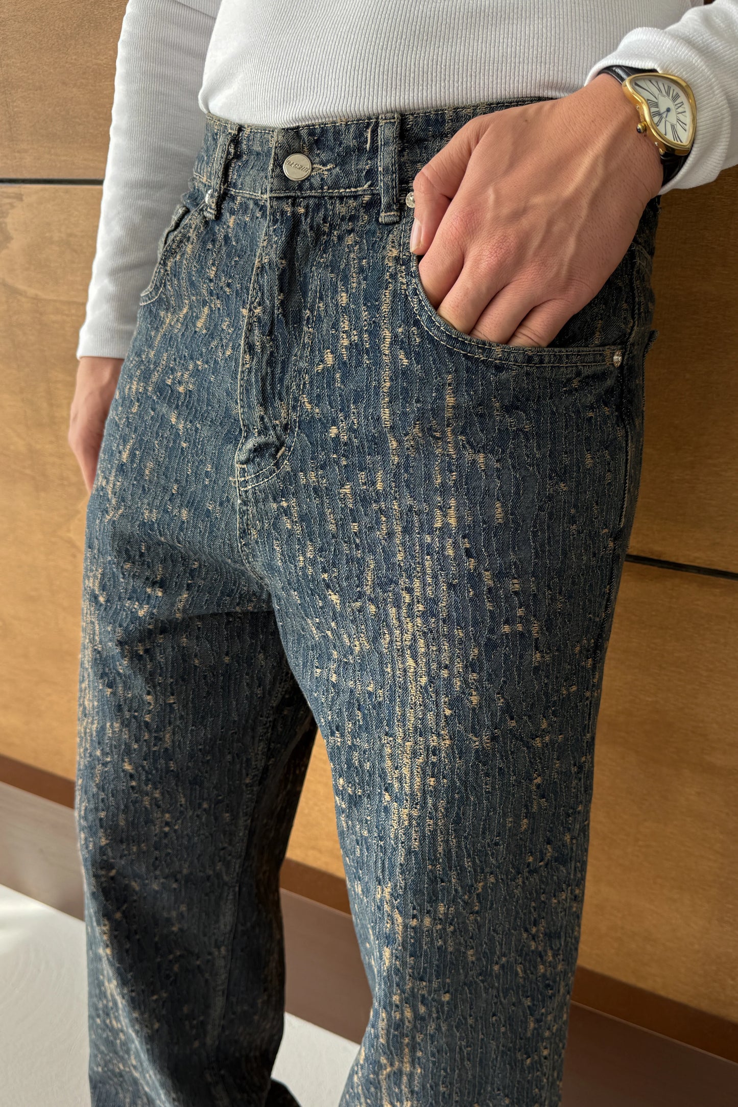 BAGGY LOOSE CUT EMBROIDERED JEANS